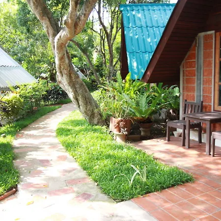 บ้านไม้หอม รีสอร์ท อัมพวา