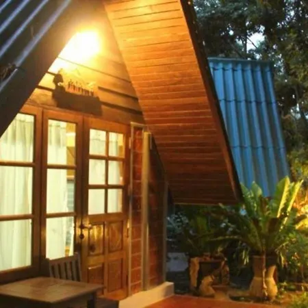 บ้านไม้หอม รีสอร์ท อัมพวา