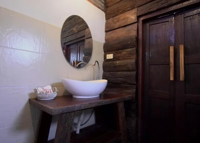 Banmaihom Amphawa Resort Wat Phleng
